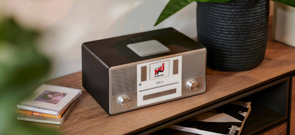 Audioblock AURORA Smart, kompakt, gut ausgestattet und kräftiger Sound. Das ist unser Aurora! Wireless charging, Subwoofer, Stationsspeichertasten, Triple-Tuner uvm. Farbdisplay, Wireless charging, Stationsspeichertasten, Spotify, UKW | DAB+| Internetradio, Bluetooth, USB, Systemfernbedienung, Dimmbares Display, CD Audioblock AURORA Smart, kompakt, gut ausgestattet und kräftiger Sound. Das ist unser Aurora! Wireless charging, Subwoofer, Stationsspeichertasten, Triple-Tuner uvm. Farbdisplay, Wireless charging, Stationsspeichertasten, Spotify, UKW | DAB+| Internetradio, Bluetooth, USB, Systemfernbedienung, Dimmbares Display, CD