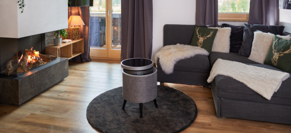 Audioblock HELSINKI Der Bluetooth Tischlautsprecher Helsinki ist ein beeindruckendes Designerstück, das sowohl als Möbelstück als auch als leistungsstarkes Soundsystem dient. 7 Stunden Akkulaufzeit, Spritzwassergeschützt, LED Beleuchtung, Robuste Glas- oder Holzplatte, Stoffbezug, Touchbedienung, Bluetooth, Holzkorpus Audioblock HELSINKI Der Bluetooth Tischlautsprecher Helsinki ist ein beeindruckendes Designerstück, das sowohl als Möbelstück als auch als leistungsstarkes Soundsystem dient. 7 Stunden Akkulaufzeit, Spritzwassergeschützt, LED Beleuchtung, Robuste Glas- oder Holzplatte, Stoffbezug, Touchbedienung, Bluetooth, Holzkorpus