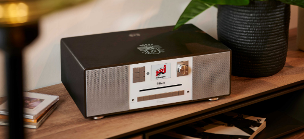 Audioblock PASSION Neues Design, kräftiger Sound und viele Features! Das ist das Block Passion Smartradio mit viel Power auf kleinem Platz. Farbdisplay, Wireless charging, Spotify, UKW | DAB+| Internetradio, Bluetooth, USB, Systemfernbedienung, Dimmbares Display, Schnellspeichertasten, CD Audioblock PASSION Neues Design, kräftiger Sound und viele Features! Das ist das Block Passion Smartradio mit viel Power auf kleinem Platz. Farbdisplay, Wireless charging, Spotify, UKW | DAB+| Internetradio, Bluetooth, USB, Systemfernbedienung, Dimmbares Display, Schnellspeichertasten, CD