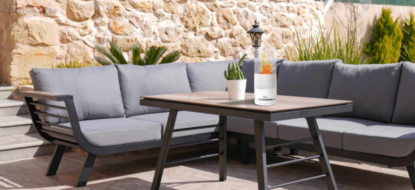 Audioblock The Flame The Flame ist das Tischfeuer auf das Sie gewartet haben! Eine großartige Kombination aus zeitlosen Design und Bluetoothlautsprecher ergeben das perfekte Ambiente für gemütliche Abende. Bluetooth, Ethanolbehälter, 360 Grad Lautsprecher, AUX IN, LED Zusatzbeleuchtung, Transportbox, Touchfunktion, Bis zu 7 Stunden Akkulaufzeit Audioblock The Flame The Flame ist das Tischfeuer auf das Sie gewartet haben! Eine großartige Kombination aus zeitlosen Design und Bluetoothlautsprecher ergeben das perfekte Ambiente für gemütliche Abende. Bluetooth, Ethanolbehälter, 360 Grad Lautsprecher, AUX IN, LED Zusatzbeleuchtung, Transportbox, Touchfunktion, Bis zu 7 Stunden Akkulaufzeit