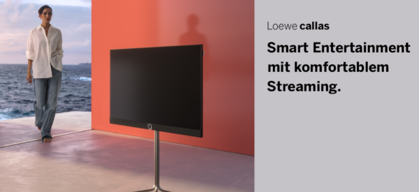Loewe Callas - Serie - Smart Entertainment mit komfortablem Streaming. Der Loewe callas ist ein kompakter, sehr leistungsstarker Smart-TV mit unbegrenztem Entertainment - dank seiner vielseitigen, technisch ausgefeilten Ausstattung. Ein maßgeschneidertes Panel mit superschneller Smart-Plattform, feiner Auflösung und HDR-Verarbeitung mit Dolby Vision™ sorgen für erstklassige Bildqualität und komfortables Entertainment inklusive Apple AirPlay und DTS Play-Fi. Die integrierte Front-Soundbar liefert beeindruckende Film-Action und klare Sprachwiedergabe. Loewe Callas - Serie