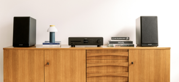 sonoro ORCHESTRA GEN.2 Erleben Sie die nächste Generation der ORCHESTRA Slim. Mit ihrem schlanken und kompakten Design finden die 2-Wege-Bassreflex Kompaktlautsprecher überall ihren Platz. Die perfekte Ergänzung zu den sonoro MAESTRO Smart HiFi Receivern.